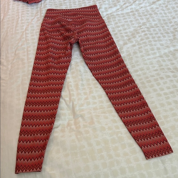 Burnt orange Zigzag Pattern Leggings and sports bra set - Picture 7 of 7